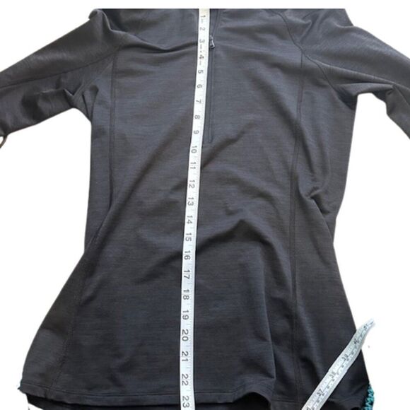 Under Armour Jet Black Long Sleeve‎ 1/4 Zip Women's Shaped Active Wear Top Small - Picture 5 of 7
